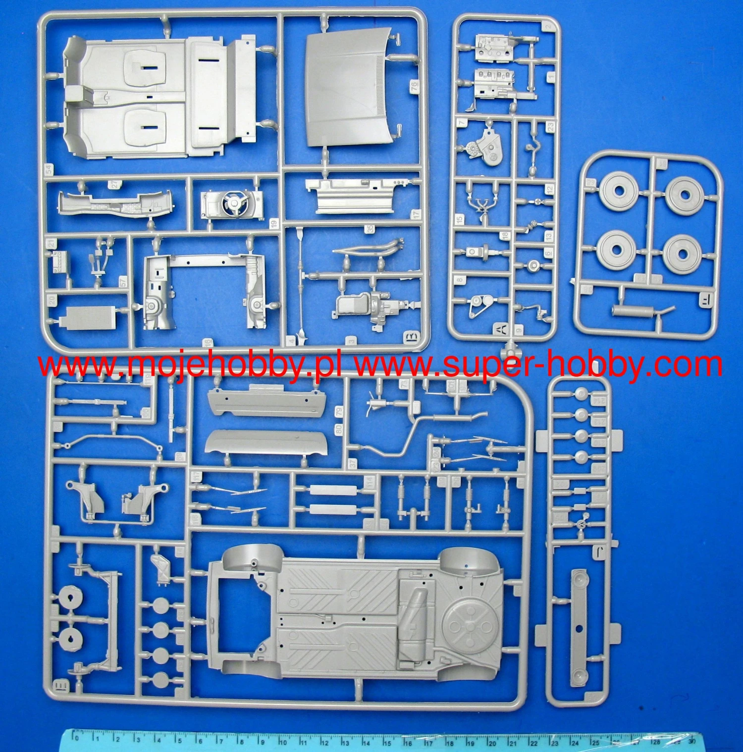 Revell 67072 Model Set VW Golf 1 GTI 7 Revell 67072 Model Set VW Golf 1 GTI - Image 5