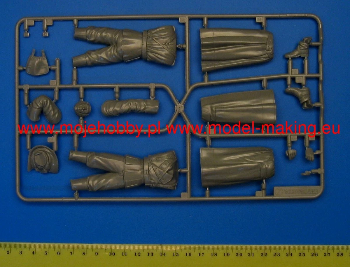 Tamiya 36306 WW2 German Machine Gunner (Greatcoat) 9 Tamiya 36306 WW2 German Machine Gunner (Greatcoat) - Image 7