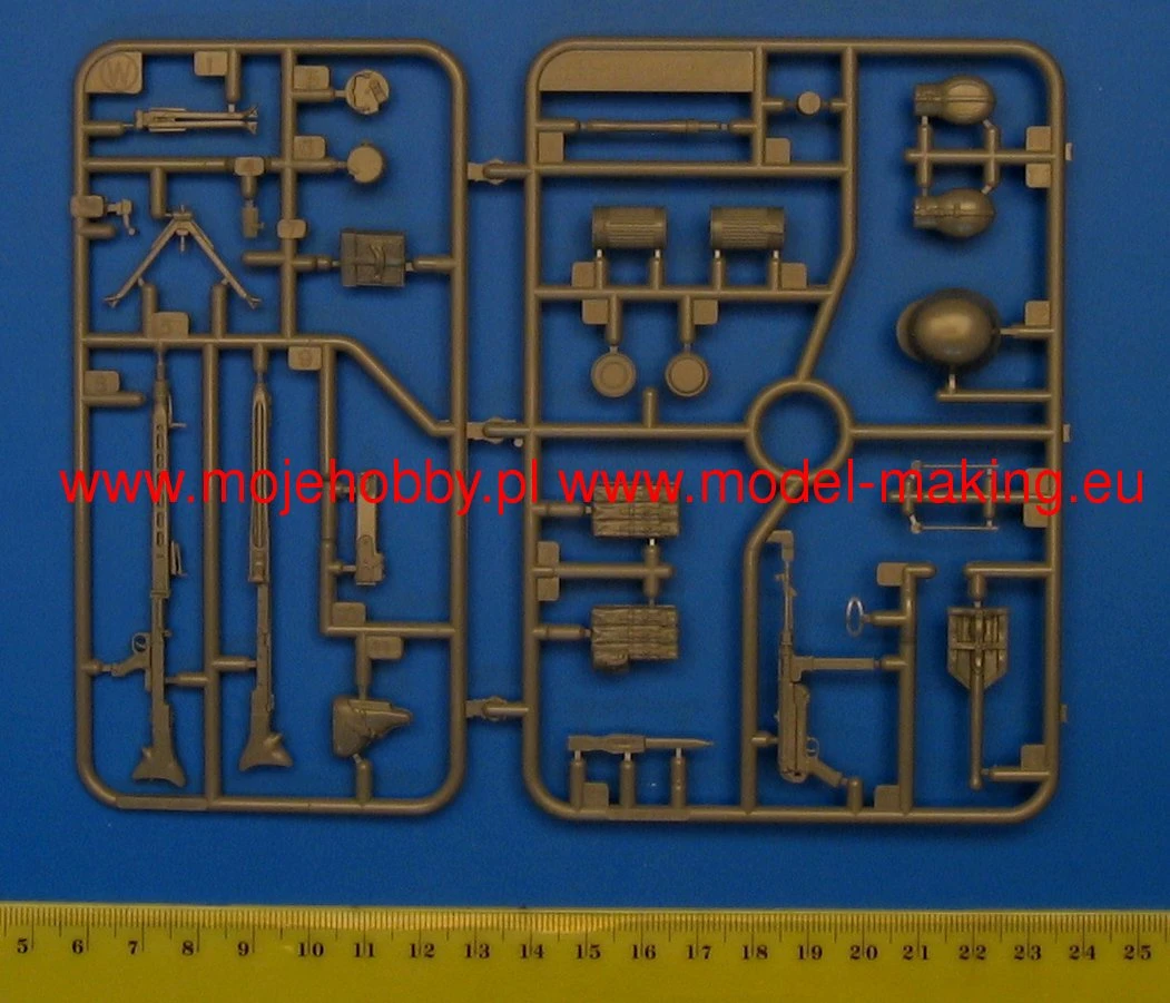 Tamiya 36306 WW2 German Machine Gunner (Greatcoat) 10 Tamiya 36306 WW2 German Machine Gunner (Greatcoat) - Image 8