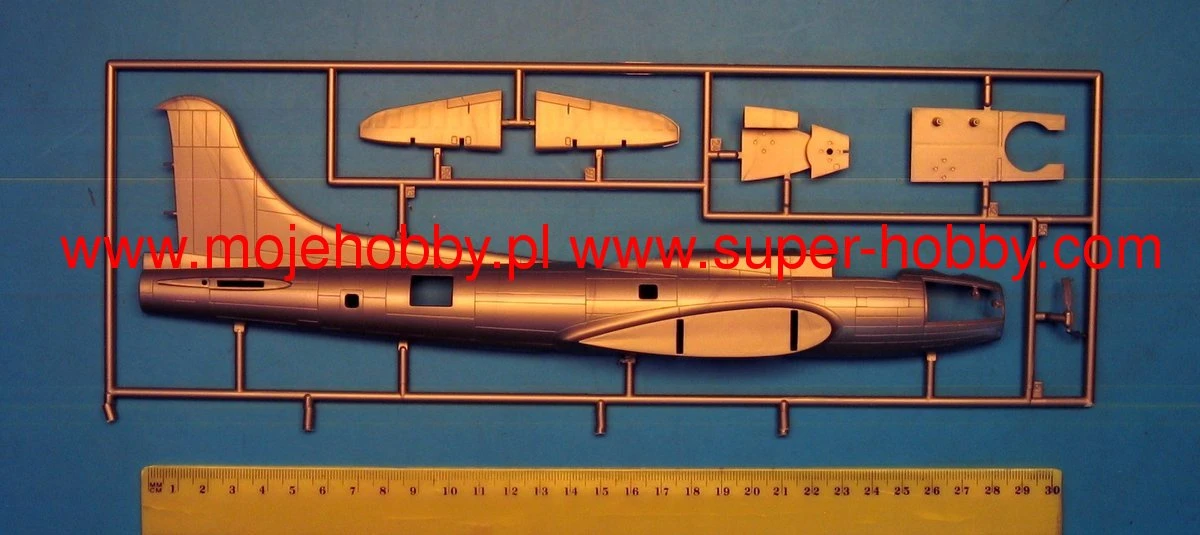 Revell 04283 B-17G Flying Fortress 10 Revell 04283 B-17G Flying Fortress - Image 8