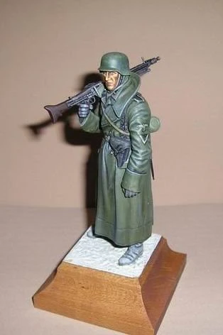 Tamiya 36306 WW2 German Machine Gunner (Greatcoat) 7 Tamiya 36306 WW2 German Machine Gunner (Greatcoat) - Image 5