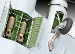 Revell 04279 B-17F Memphis Belle -Radio Control Models 40674 04279 d04 b 17f memphis belle