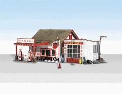 BR4922 Woodland Scenics Co N Scale Built & Ready(R) Landmark(TM) Assembled Structures Fill 'er Up & Fix 'er Up